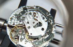 劳力士手表表盘进灰清洗维修价格多少钱